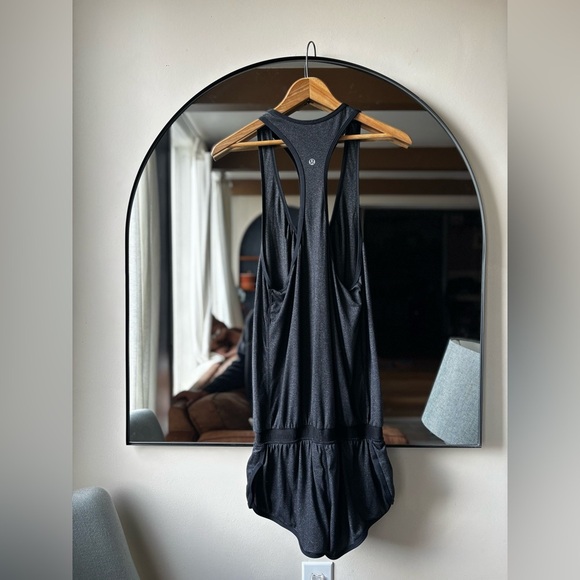 LULULEMON | sweat your butt off | size 6 - Picture 3 of 3